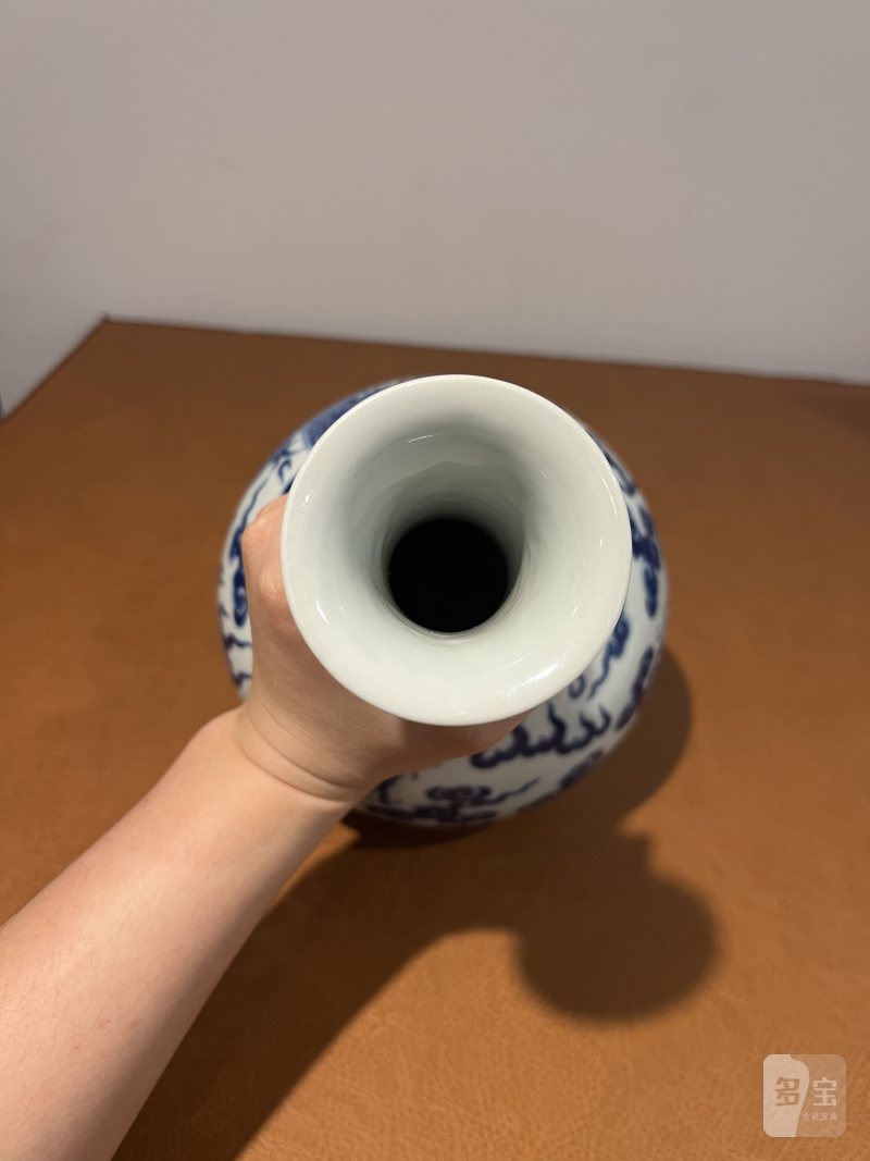 清嘉庆 青花云龙纹撇口瓶 - 图16